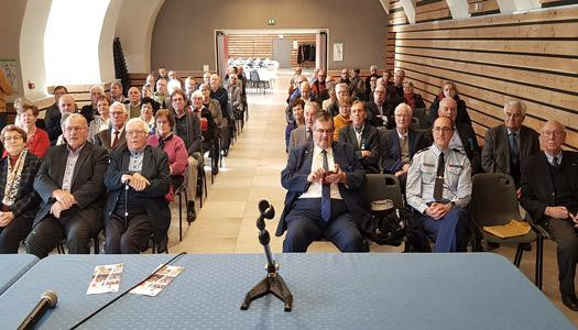 Remise d'un bon cadeau pour le 1er prix du Civisme de l’ANMON