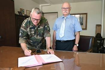 Signature convention avec le Colonel Gez
