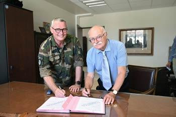 Signature convention avec le Colonel Gez